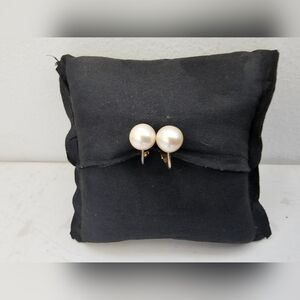 Vintage Marvella Pearl Clip-On Earrings - Cream Pearls